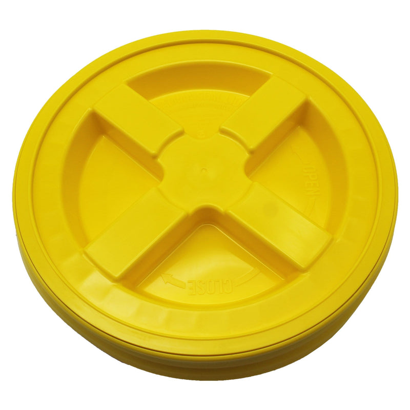 Gamma Seal Lid - Yellow (3.5 to 7.9 Gallon Bucket) closed